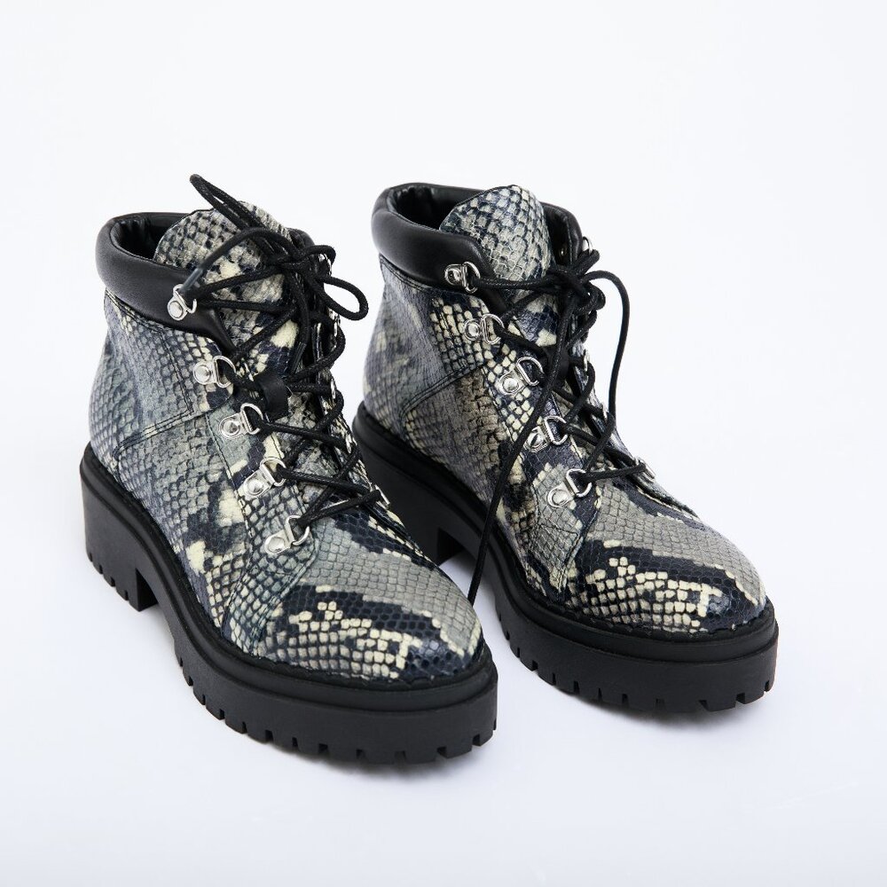 Marc Fisher Genuine Leather Boots Womens 7.5 Nula 2 Snakeskin Embossed Combat